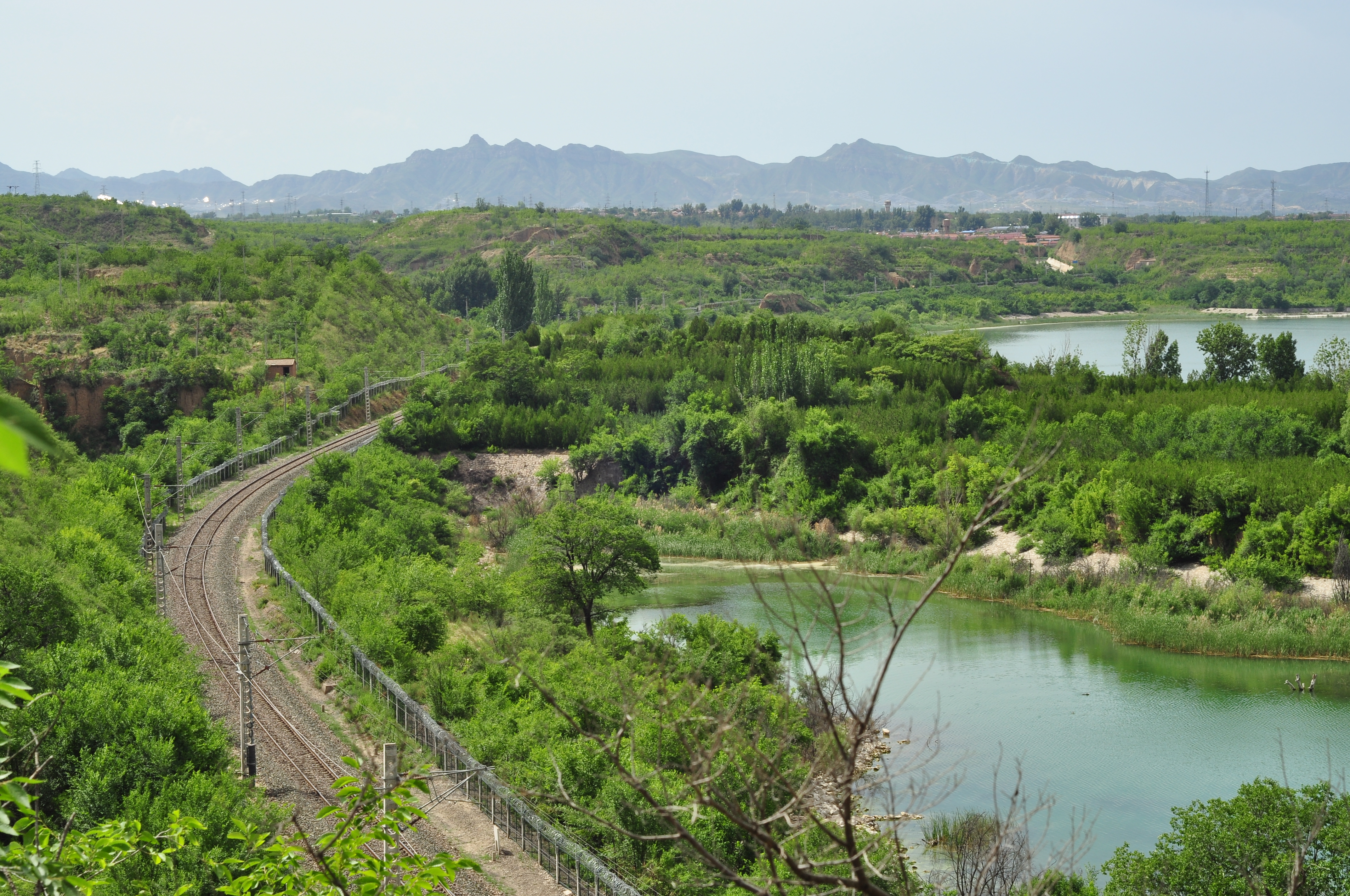 水库铁路