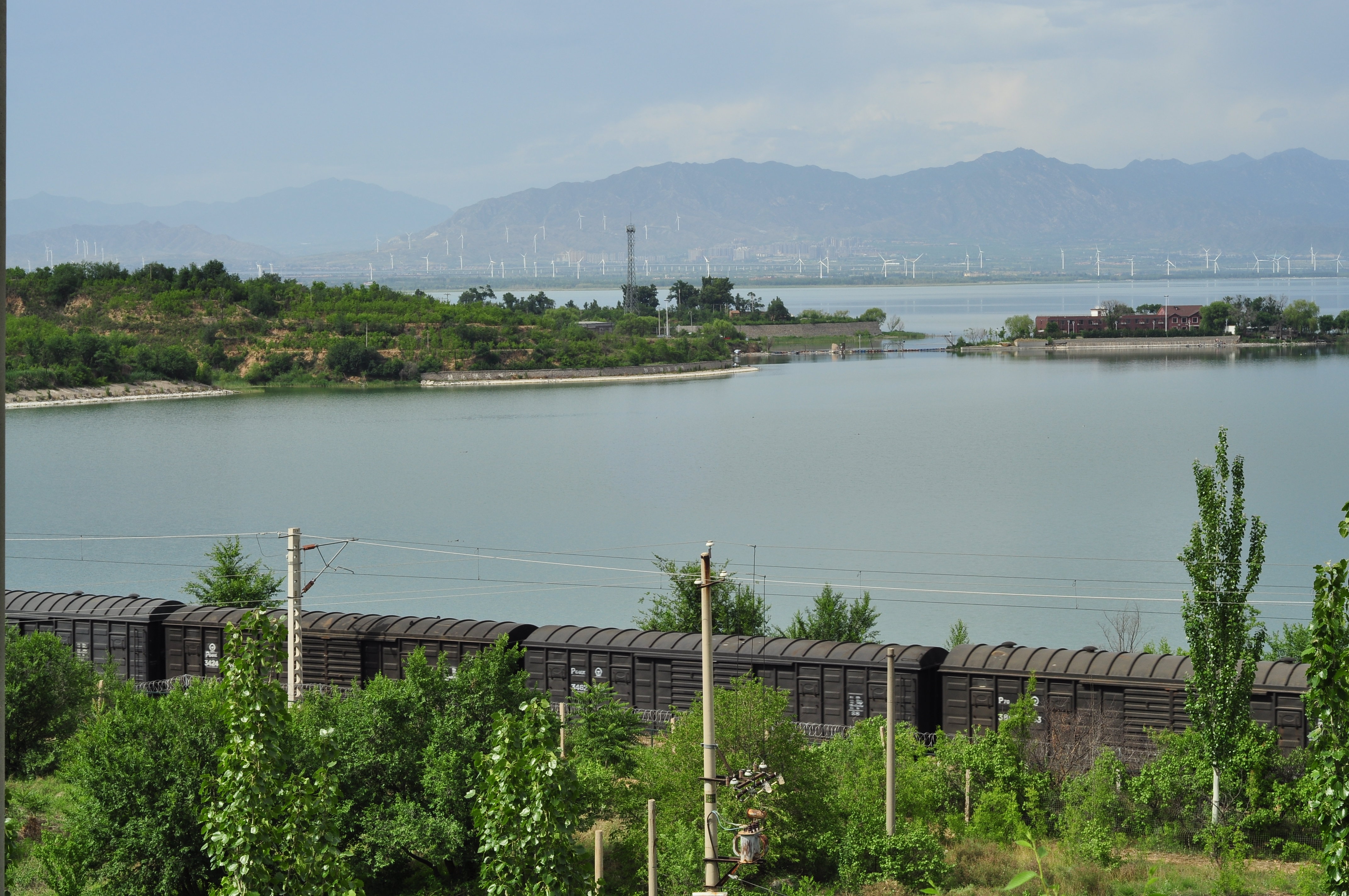 水库铁路